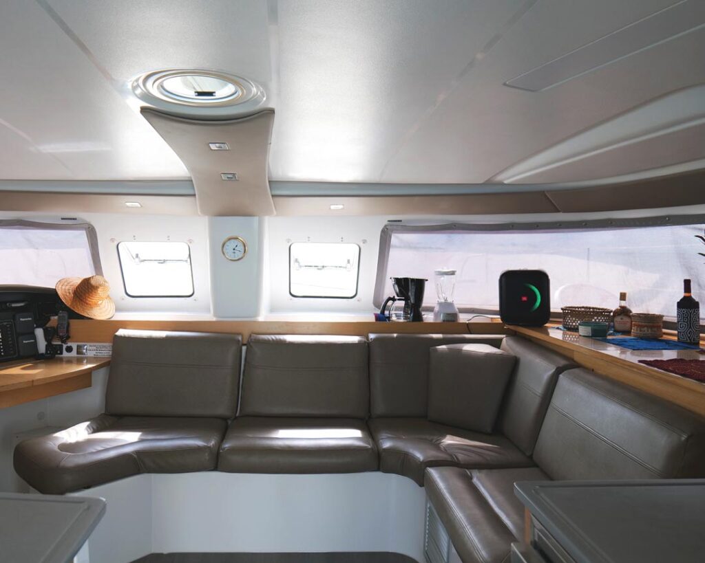 catamaran-inside-(2)