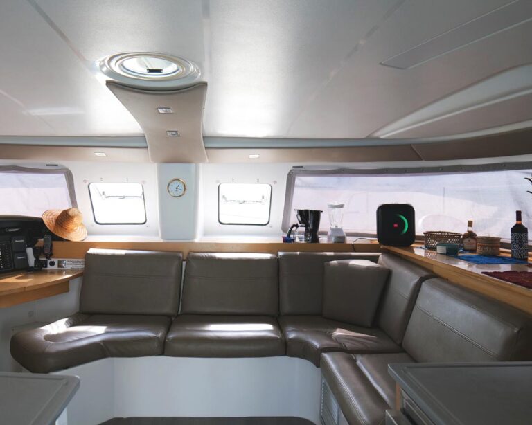 catamaran-inside-(2)