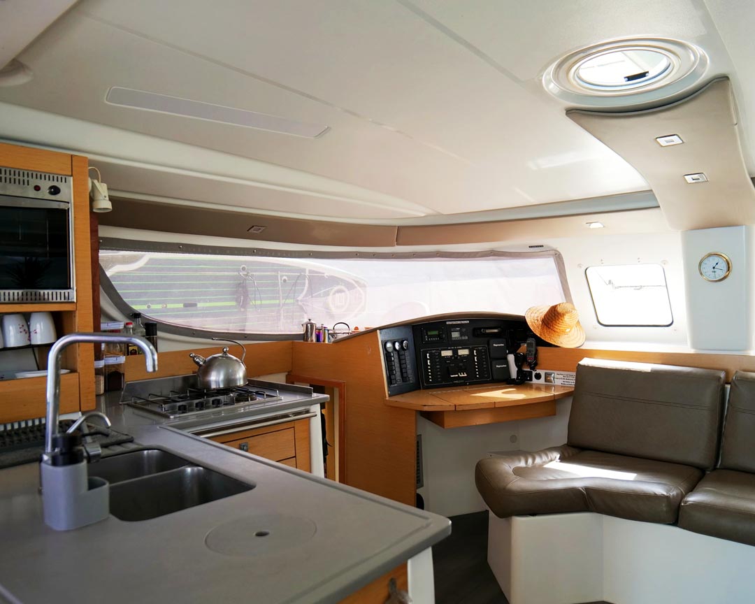 catamaran-inside-(7)